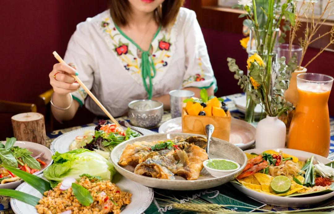 一桌只接待4人的餐厅,每天只接待三桌的火锅