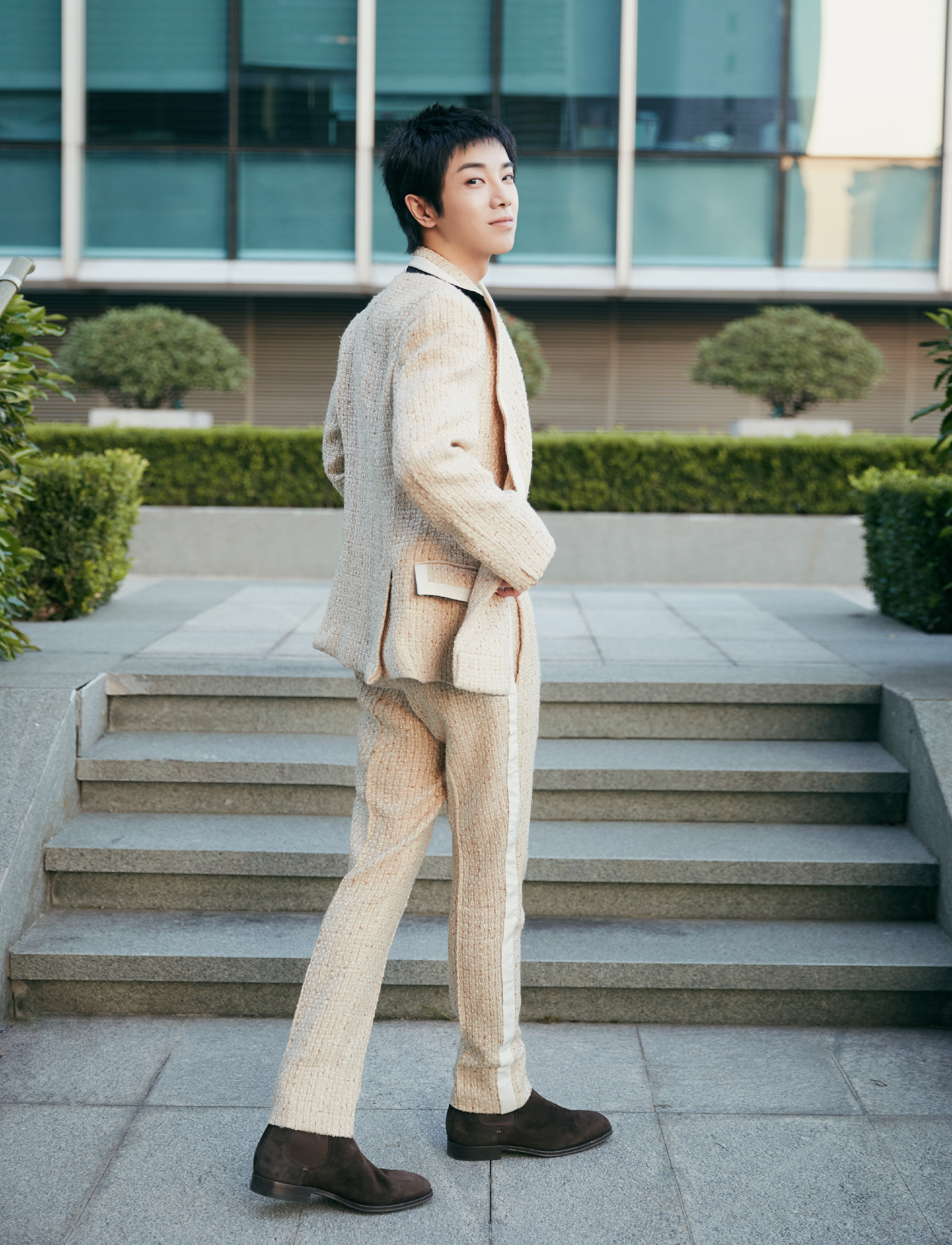 够大胆！花花“空身穿”香奈儿，配大金链子，不像暴发户是王子