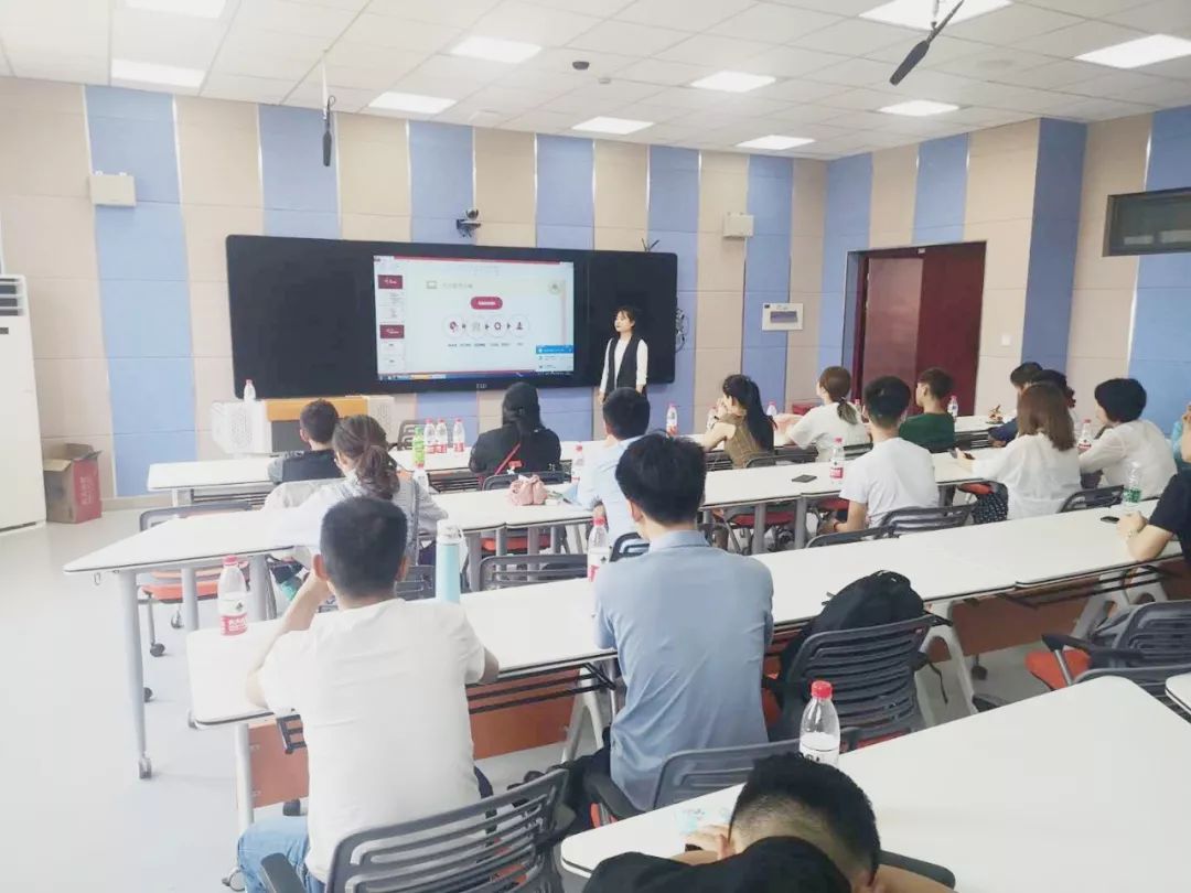 “汇聚爱心，共筑大学梦”---看网教师生将爱与善传递