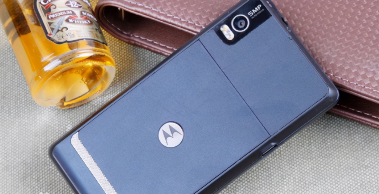 摩托罗拉v2老款,里程碑摩托罗拉2代