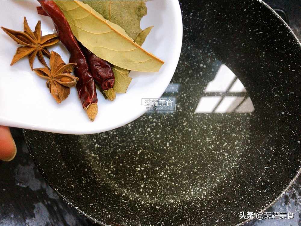 茶叶蛋很香吃起来更香,茶叶蛋很香但是不咸