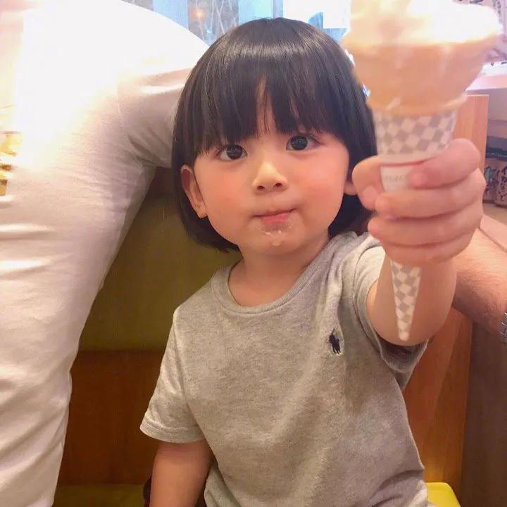 女版GD潮过陈冠希女儿？月入十万萌娃靠穿搭火爆ins