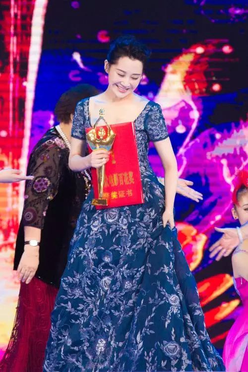 许晴50岁依然少女感满满,50岁的许晴拥有25岁的坦然