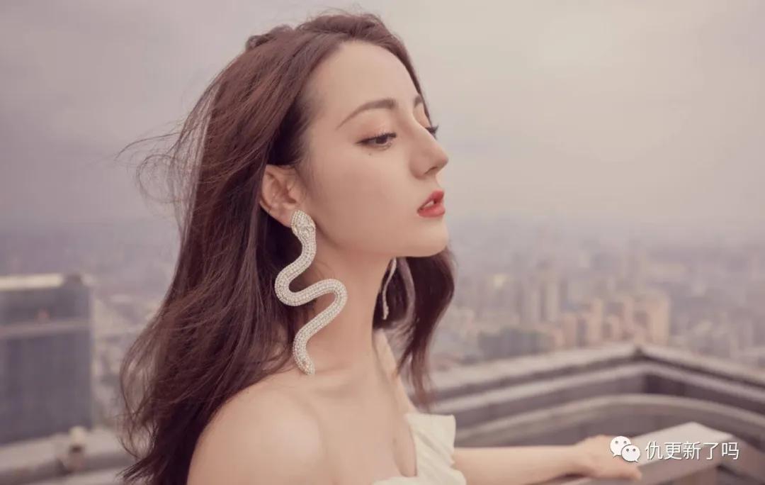 大人打耳洞疼哭了,打耳洞疼哭视频