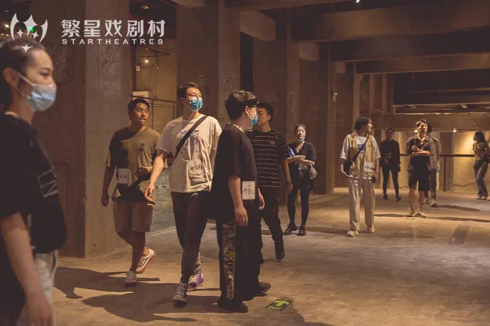 “当当......”快上车，成都的夜生活开始了