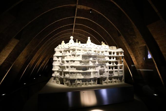 米拉之家是什么风格建筑,和米拉之家相似的建筑