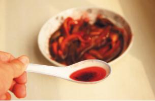 面瘫用黄鳝血敷脸部的哪边,面瘫用黄鳝血敷脸的正确方法