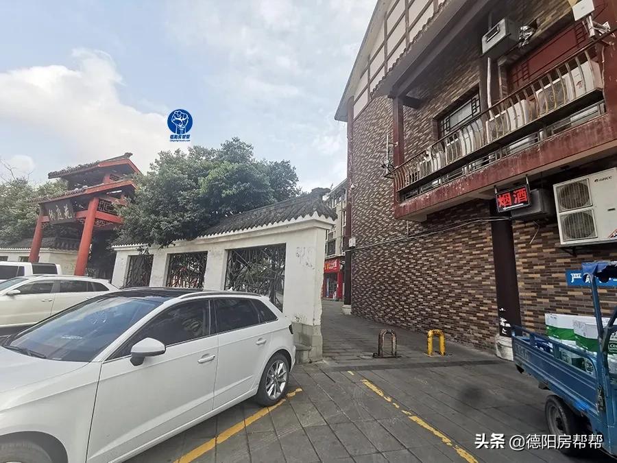 在这些酒精浓度50°的德阳街头，“耍家们”找到了商机