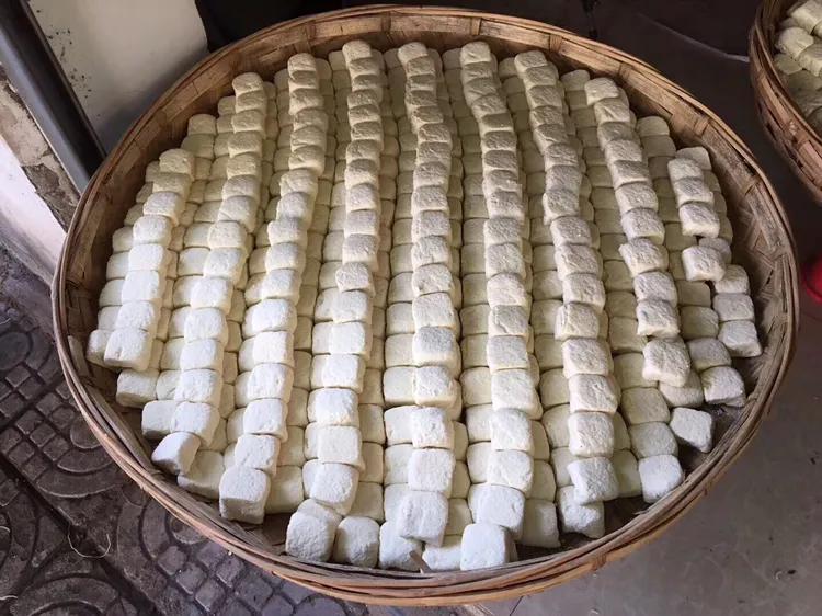 建水县烤豆腐蘸水,建水县曲江镇东山烤豆腐