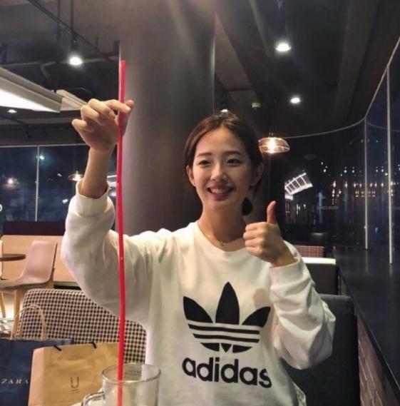 韩国中年气质美女高级感穿搭,韩系穿搭外套格纹短裙