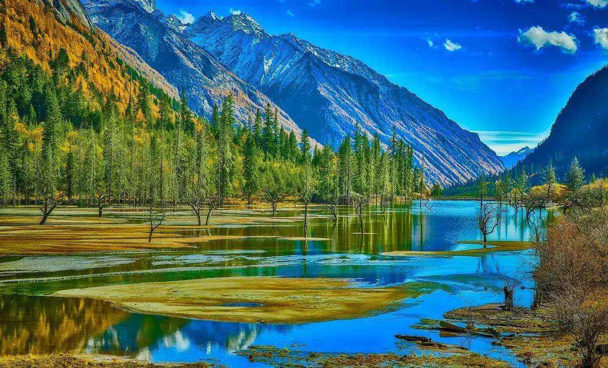 川西旅游秋季最美风景是哪里,川西旅游必去的十大景点有哪些