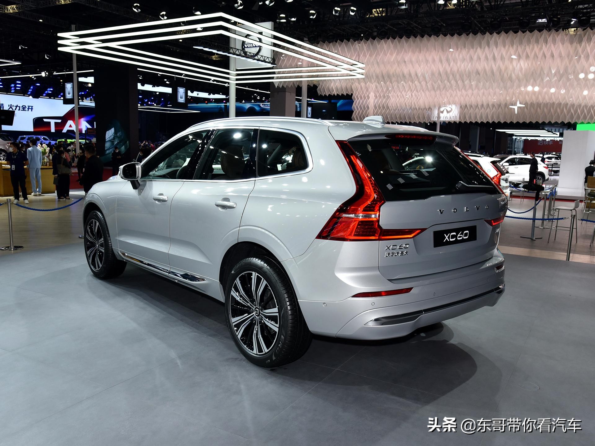 豪华品牌四驱SUV,宽敞舒适又安全,实拍沃尔沃XC60