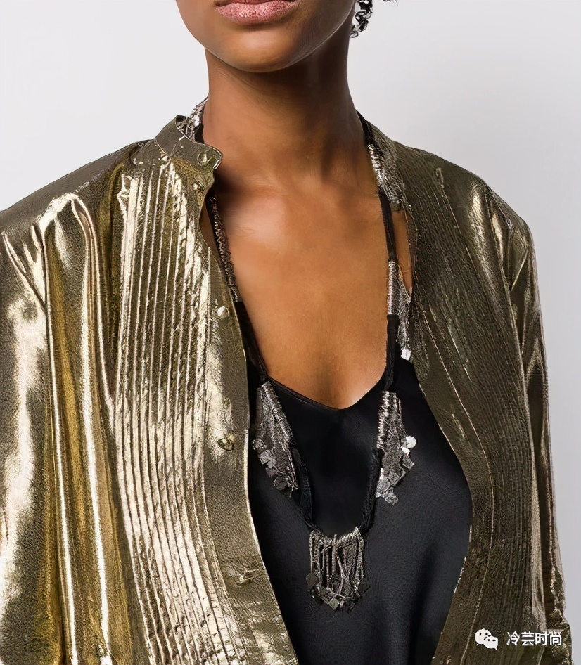 项链的活动扣佩戴方法,项链的佩戴要讲究八大搭配技巧