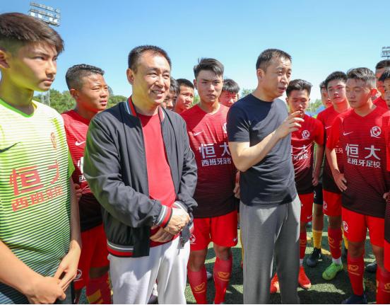 武磊说要为中国足球带来更多信心,许家印亮相马德里为国足小将助威