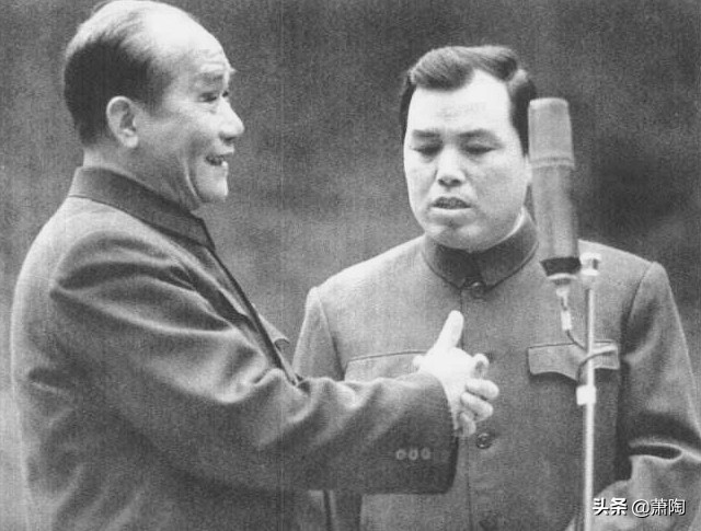 李谷一替他改名侯耀文将他收编他却是马季徒弟他搭档更了不得