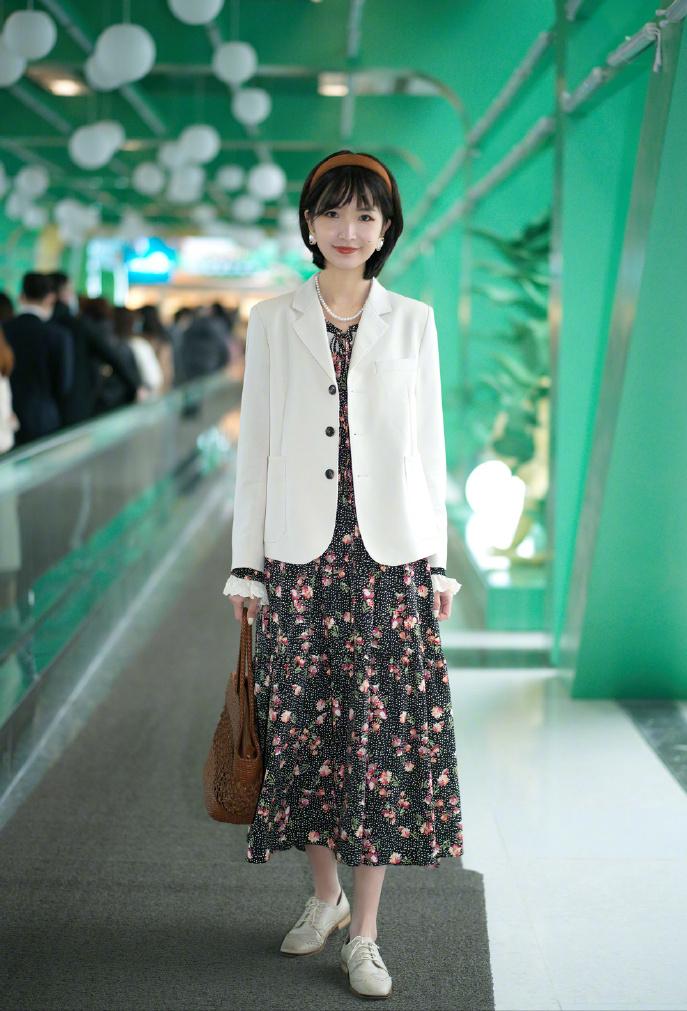 西装裙子2020年春季最时髦的穿法,好看的西装裙子的搭配
