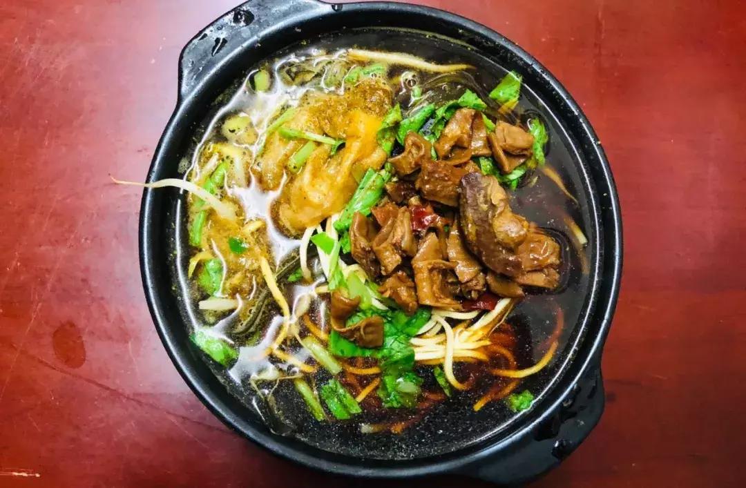 南京夜宵美食推荐必吃,南京三条巷宵夜雪菜肉丝面