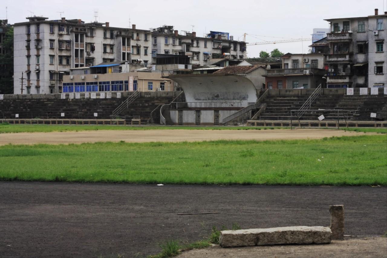 为什么中国踢足球的小孩太少了,为什么中国足球人口少