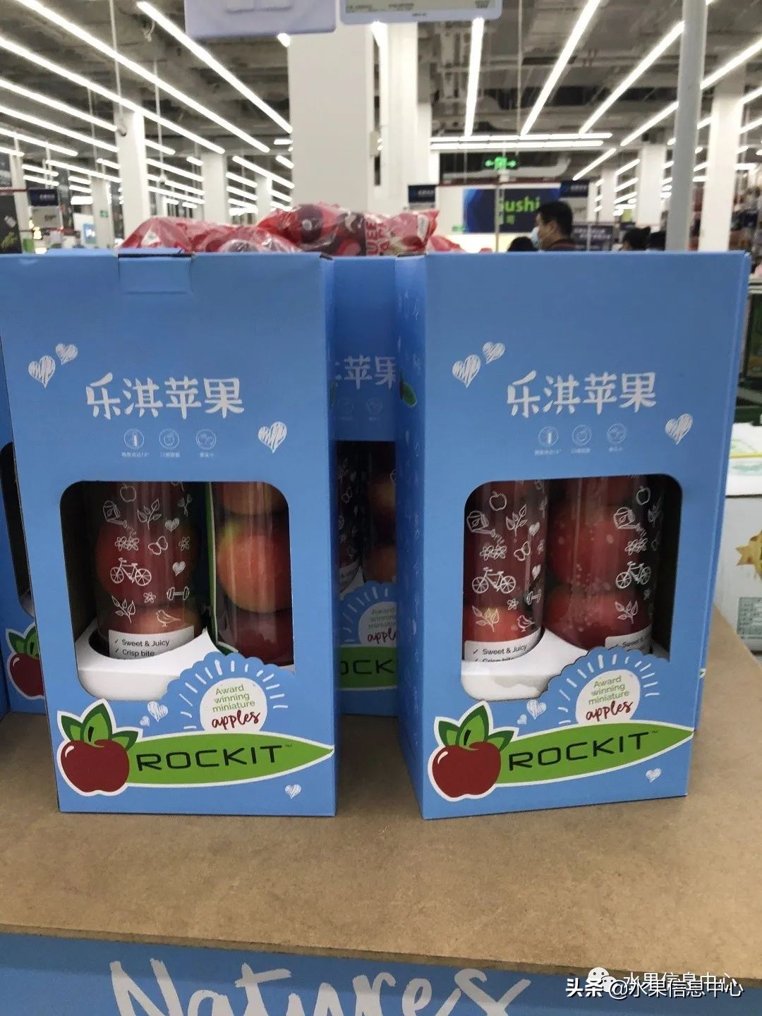 中秋节前，走访两家水果零售店，水果标准化在这里体现的淋漓尽致