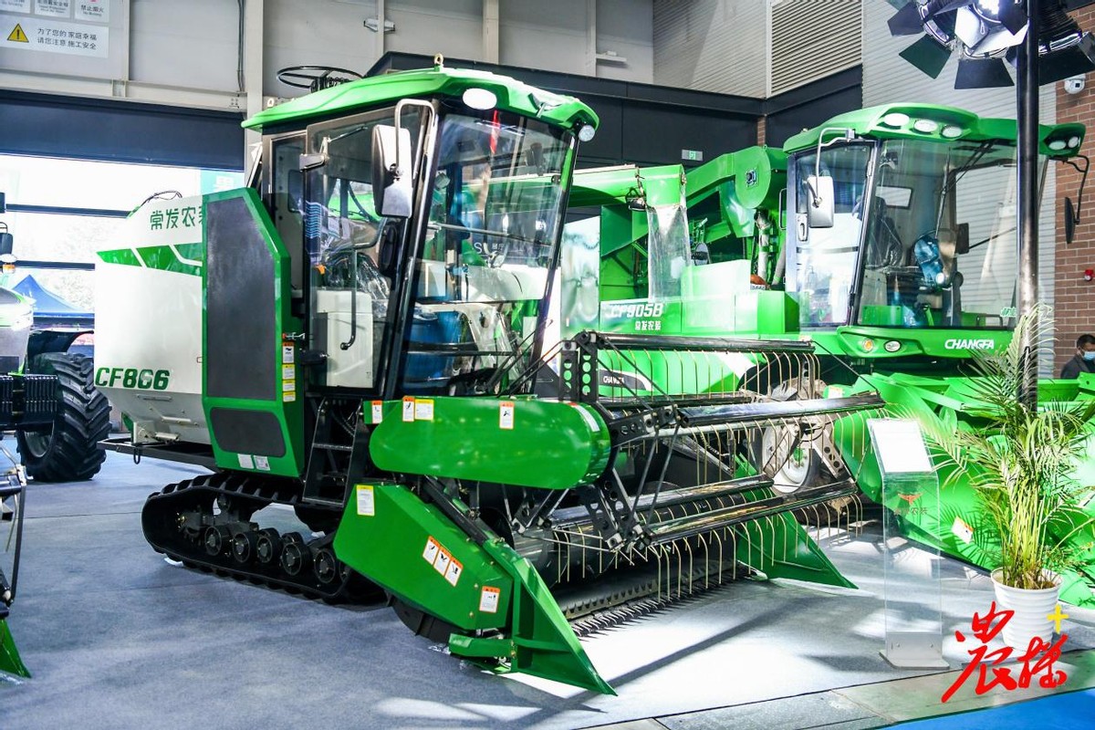 最先进的履带联合收割机多少钱,国际收割机