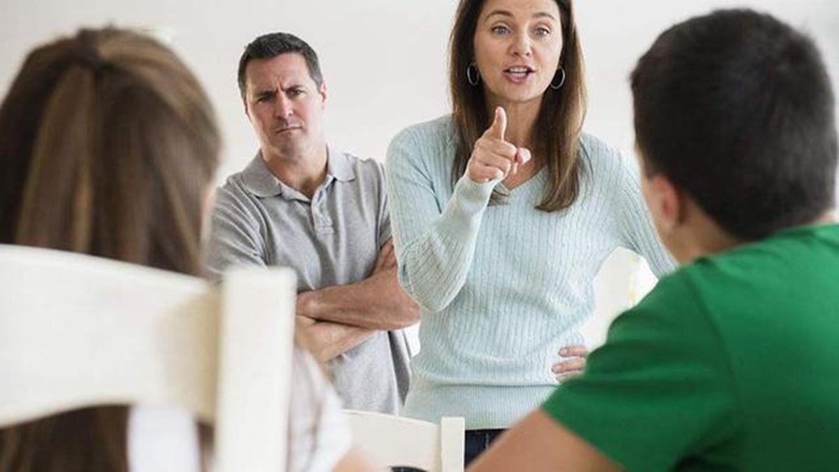 12岁女孩总被男孩欺负怎么办,女孩被男孩欺负妈妈高情商