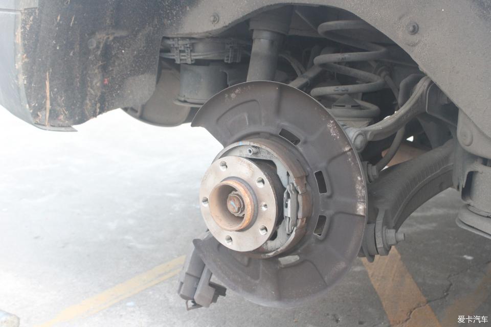 宝马x5前刹车盘标准厚度,宝马x5更换手制动电脑