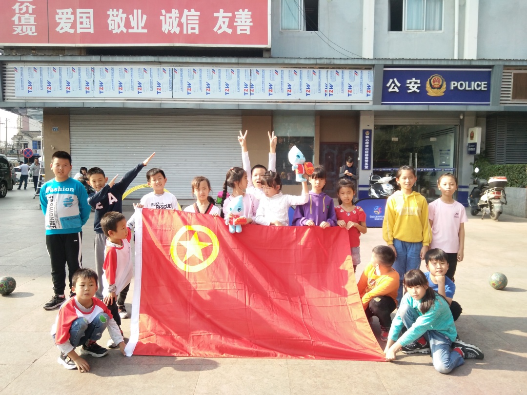 快乐足球绿茵表演,快乐足球放飞梦想