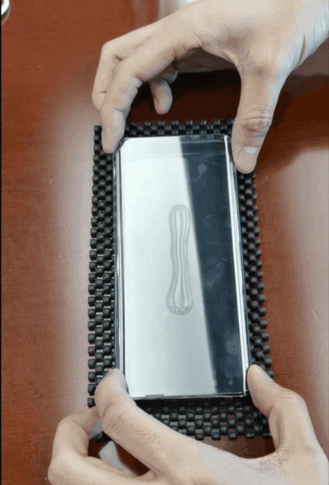 手机钢化膜uv怎么贴,uv胶钢化膜怎么弄下来