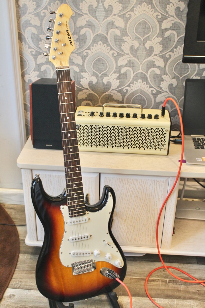 一个没钱的吉他爱好者聊聊他弹过的十几把吉他