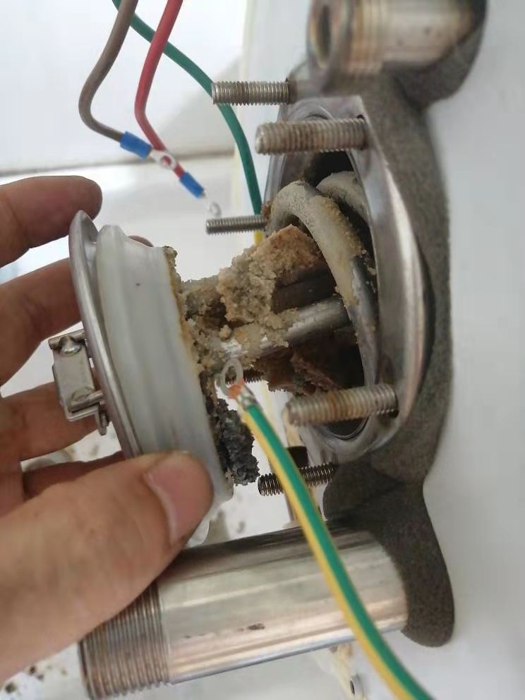 电热水器镁棒螺丝锈死怎么办,电热水器镁棒锈死拿不下来