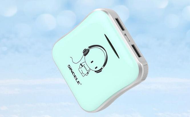 适合长途旅游的充电宝小巧实用,充电宝小巧便携旅行必备