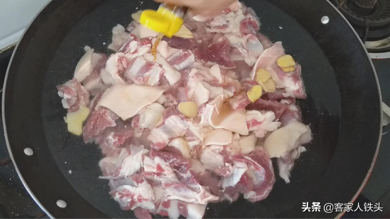 天冷了羊肉火锅怎么做好吃,冬天多吃羊肉教你孜然羊肉的做法