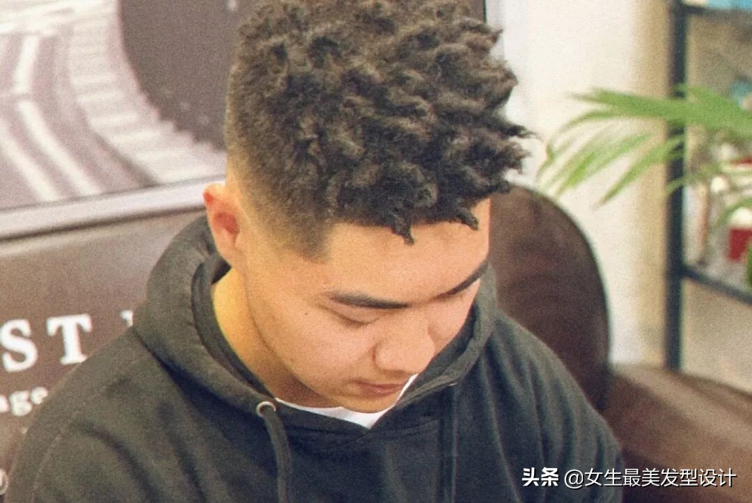 黑皮肤适合的发色卷发,黑皮肤适合烫什么发型好