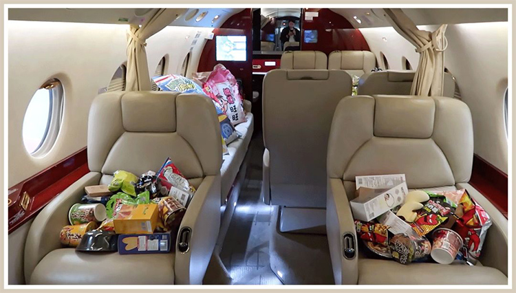 旺仔做美妆家居还不够？还涂了架飞机！看，一桶旺仔牛奶在天上飞