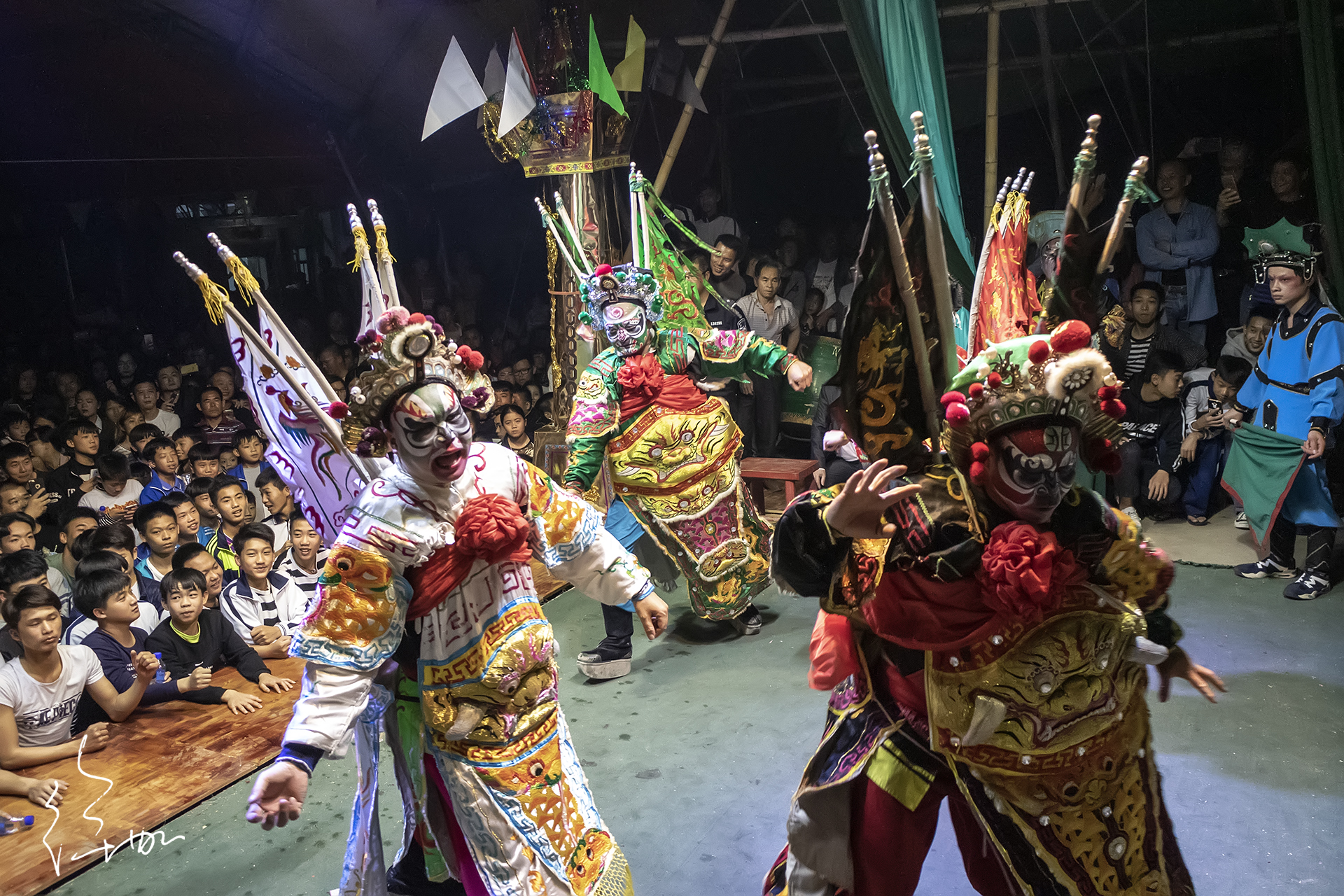 佳能eosm200夜景拍人像,佳能eosm200拍摄效果