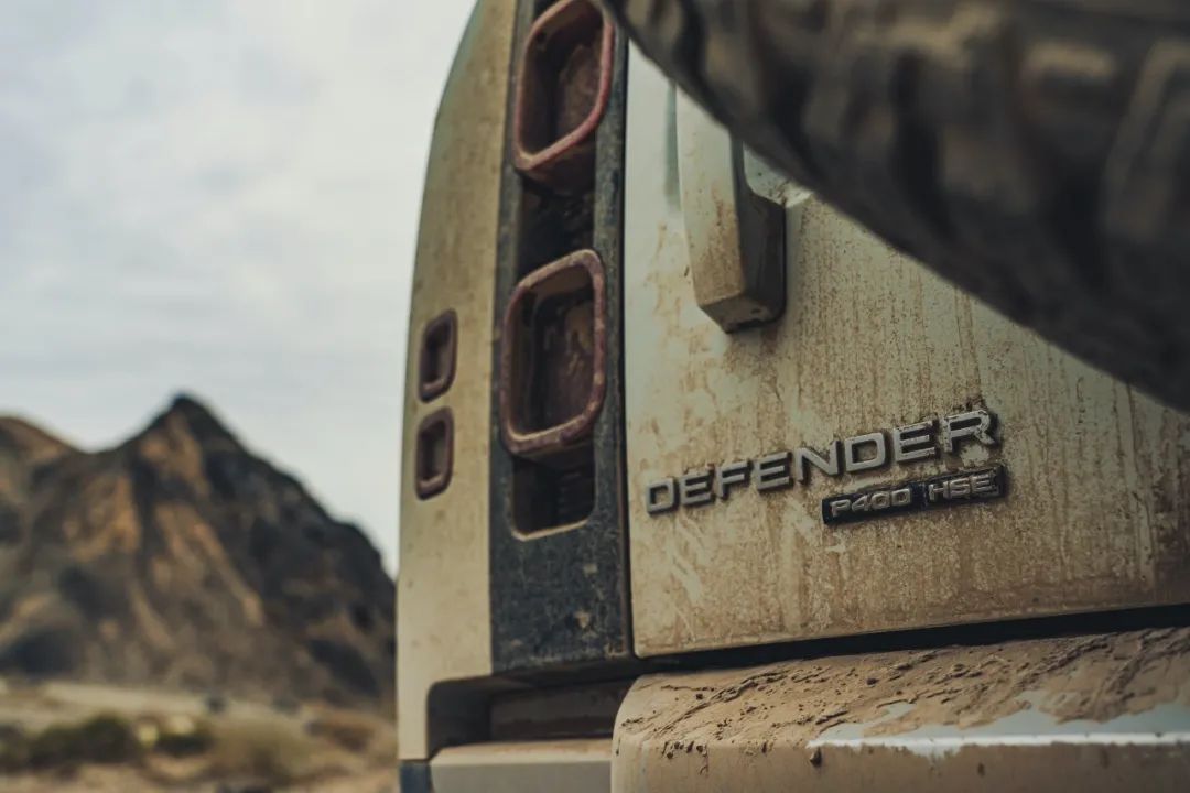 平行进口路虎卫士110版最新试驾,路虎卫士110p400e试驾