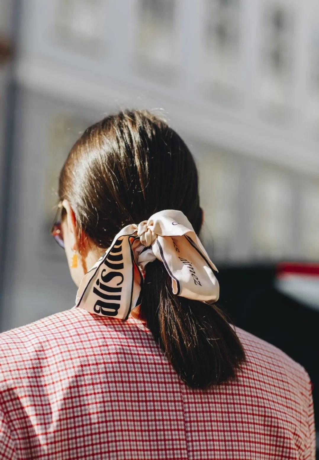 儿童蝴蝶结丝巾编发教程简单好看,丝巾怎么打蝴蝶结最简单的方法