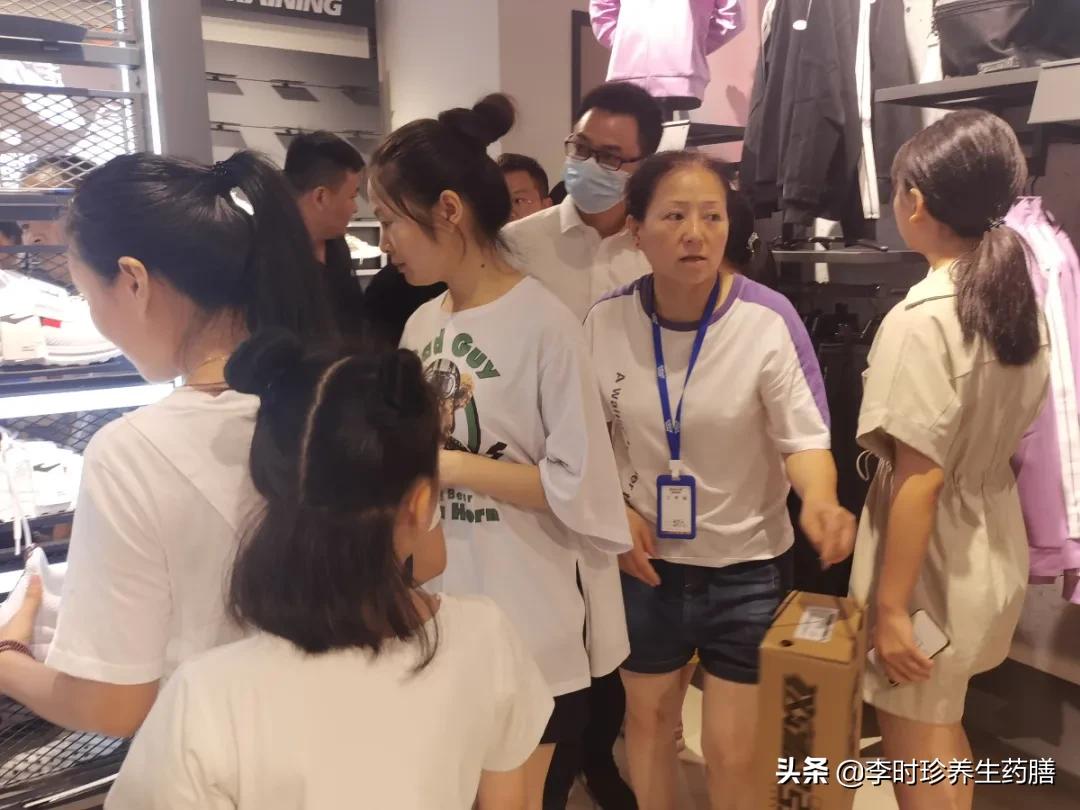 国货之光鸿星尔克照片,国货之光鸿星尔克个体专卖店