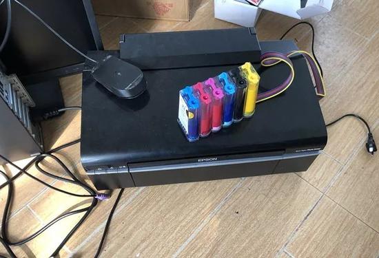 上饶一男子收到*币假**自认为是“商机”租房造*币假**