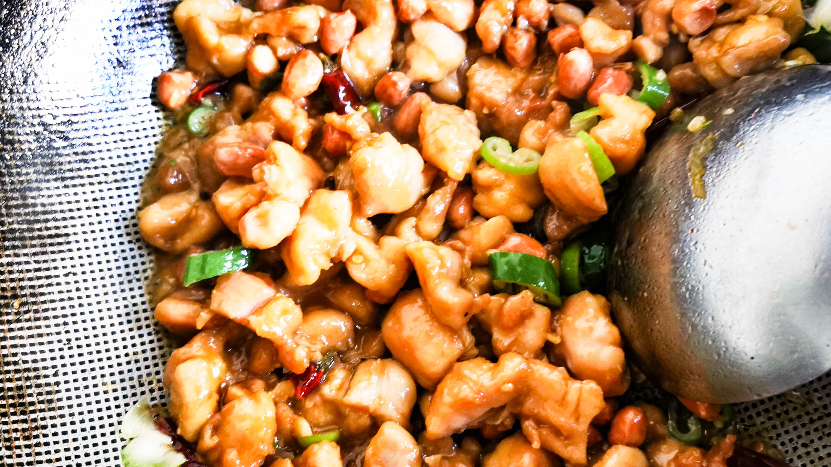 肉食鸡整只怎么做好吃,肉食鸡怎么做不柴