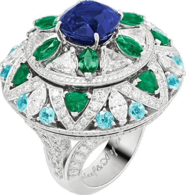 机关重重的珠宝里，除了爱情，还有毒药和刺杀