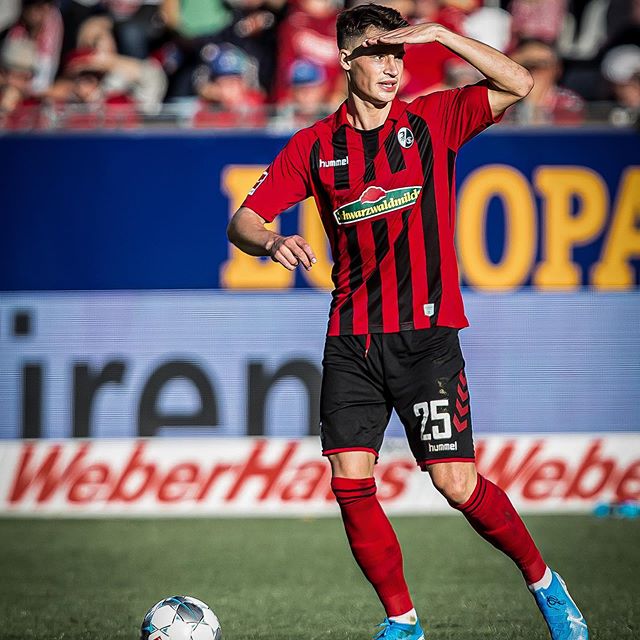 拜仁年轻中卫德国人,德国足球队中卫科赫