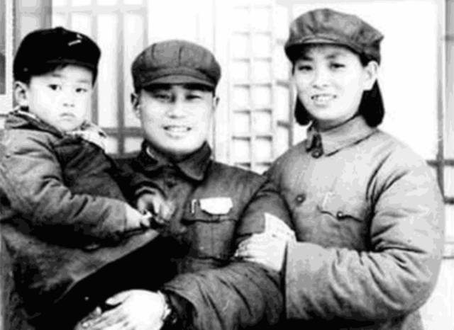 《亮剑》中李云龙原型是,亮剑里李云龙的死因