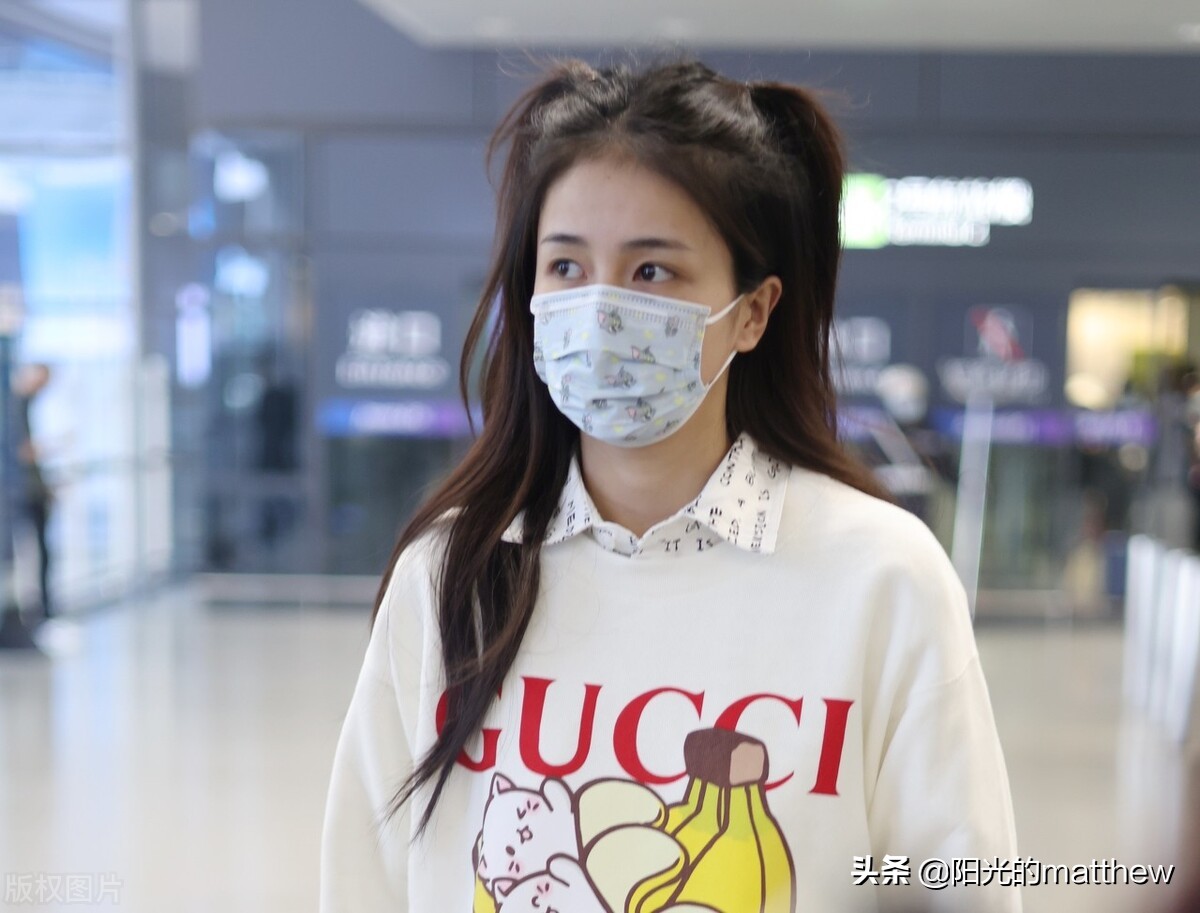 白鹿同款衣服celine,明星穿搭白鹿卫衣牛仔裤