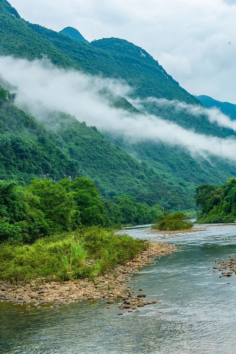 徒步穿越秦岭无人区,徒步穿越喀斯特森林