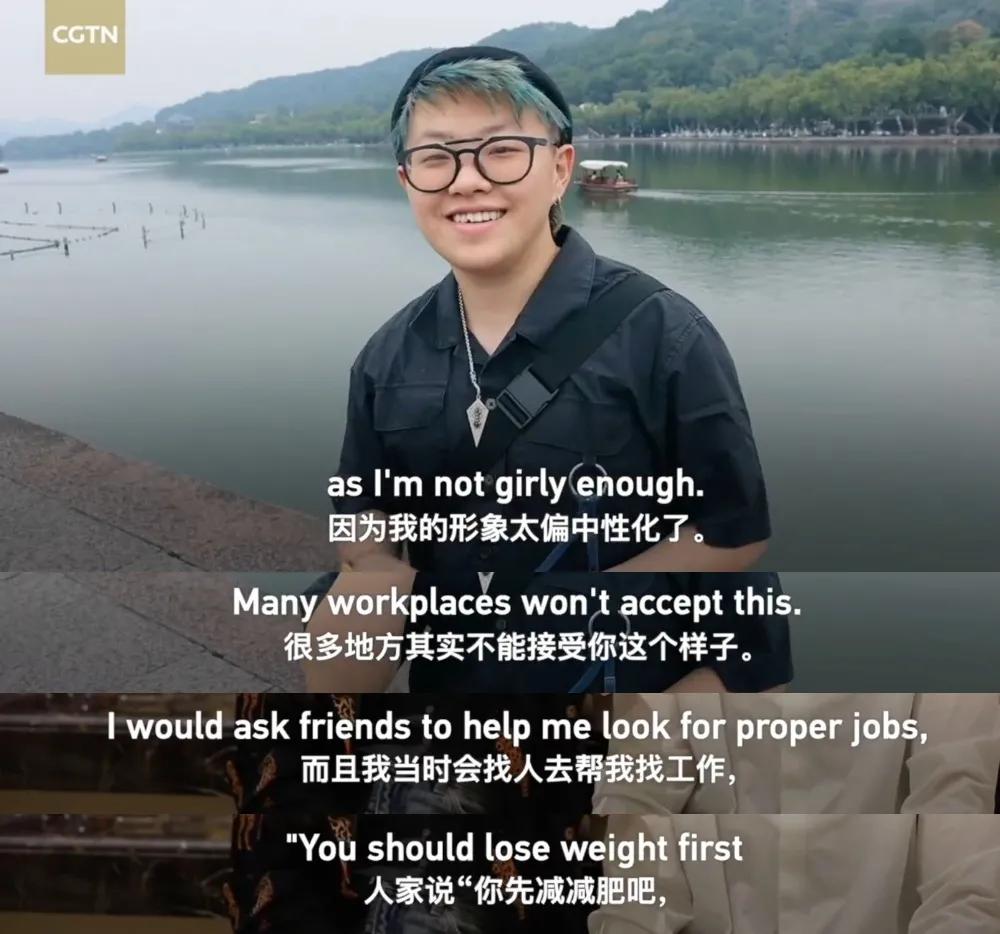 我就是觉得没勇气再去面对怎么回复,我就是觉得谁也配不上她的英语