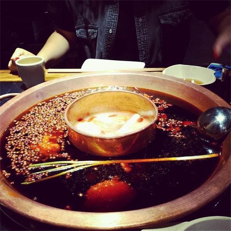 吃火锅被烫到喉咙怎么处理,吃火锅被呛怎么缓解