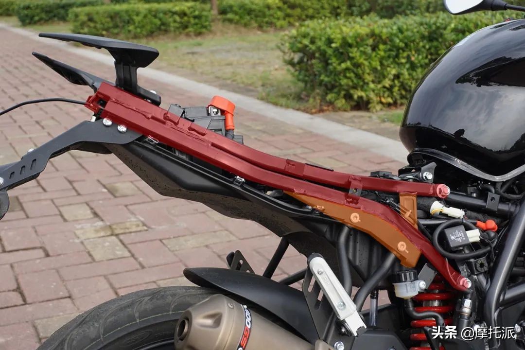 大虾拆车,赛科龙rz3s座高测评