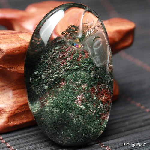 水晶：在熔岩中绽放魔力的二氧化硅，与日月兮同光的爱的守护石