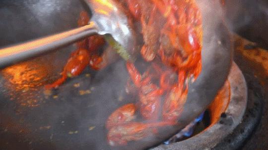 滚烫，火辣，江湖气！当武汉的馆子来到徐州，这座城的灵魂也来了